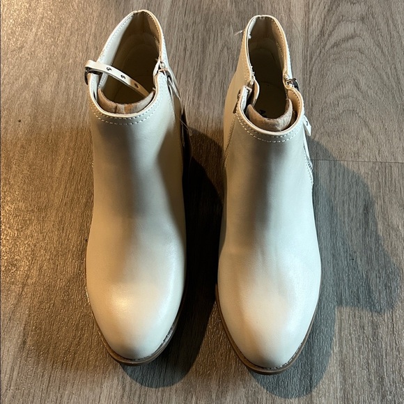 Arizona Jean Company Cream Ankle Booties - Picture 1 of 6